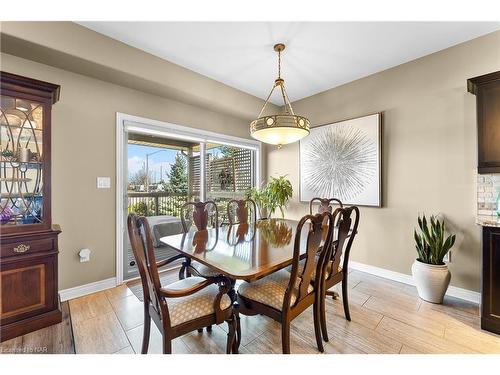 4776 Victor Drive, Niagara Falls, ON - Indoor Photo Showing Dining Room