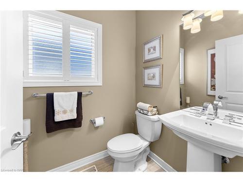 4776 Victor Drive, Niagara Falls, ON - Indoor Photo Showing Bathroom