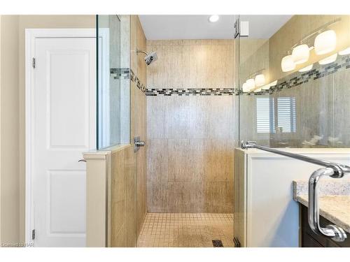 4776 Victor Drive, Niagara Falls, ON - Indoor Photo Showing Bathroom