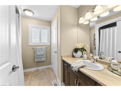 4776 Victor Drive, Niagara Falls, ON - Indoor Photo Showing Bathroom