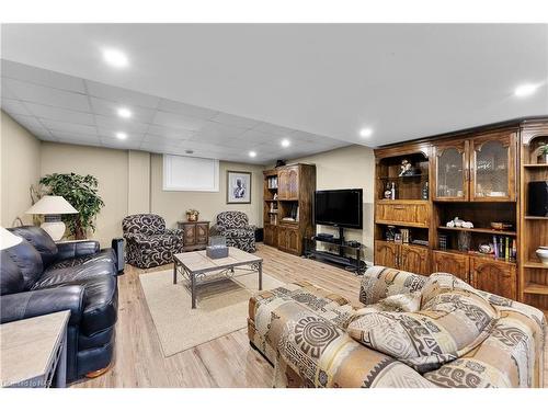 4776 Victor Drive, Niagara Falls, ON - Indoor Photo Showing Basement