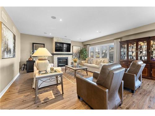 4776 Victor Drive, Niagara Falls, ON - Indoor Photo Showing Living Room With Fireplace