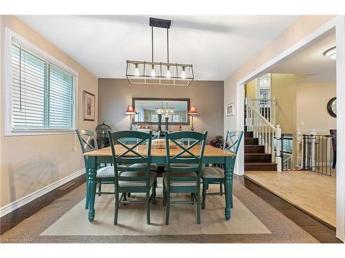 5843 Aspen Court, Niagara Falls, ON - Indoor Photo Showing Dining Room