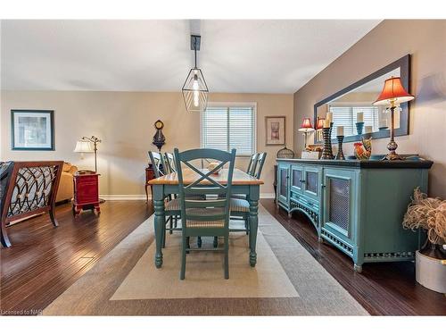 5843 Aspen Court, Niagara Falls, ON - Indoor Photo Showing Dining Room