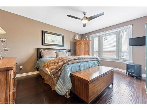 5843 Aspen Court, Niagara Falls, ON - Indoor Photo Showing Bedroom