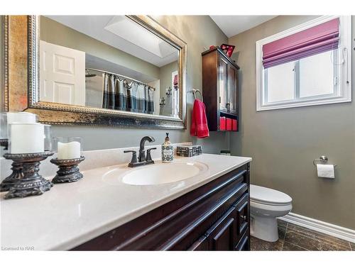 5843 Aspen Court, Niagara Falls, ON - Indoor Photo Showing Bathroom