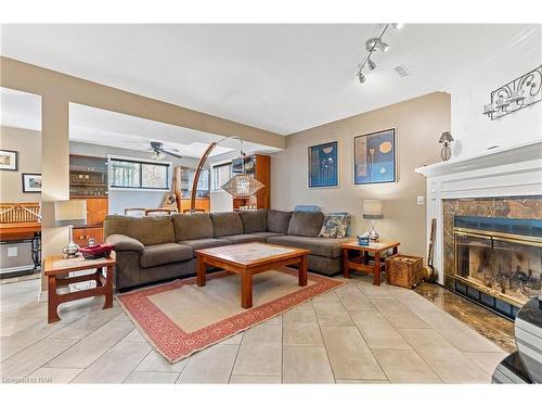 5843 Aspen Court, Niagara Falls, ON - Indoor Photo Showing Living Room With Fireplace