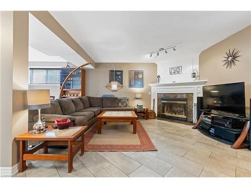 5843 Aspen Court, Niagara Falls, ON - Indoor Photo Showing Living Room With Fireplace