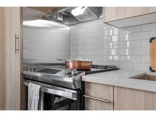 204-121 King Street E, Hamilton, ON - Indoor Photo Showing Kitchen