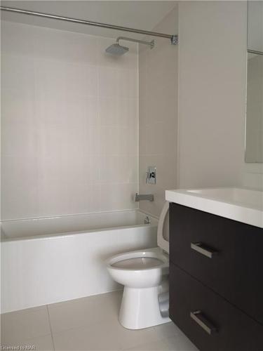 2106-50 Wellesley Street E, Toronto, ON - Indoor Photo Showing Bathroom