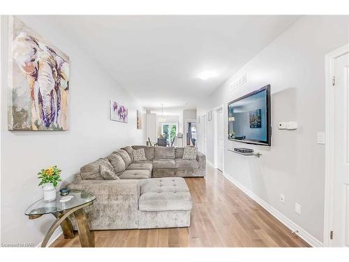 B-90 Ormond Street N, Thorold, ON - Indoor Photo Showing Living Room