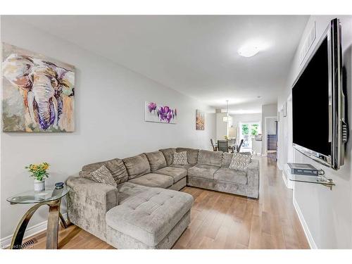 B-90 Ormond Street N, Thorold, ON - Indoor Photo Showing Living Room