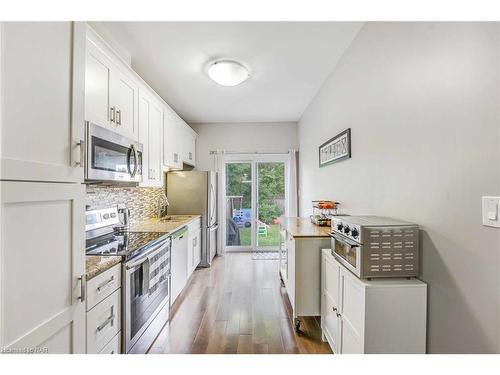 B-90 Ormond Street N, Thorold, ON - Indoor Photo Showing Kitchen With Upgraded Kitchen