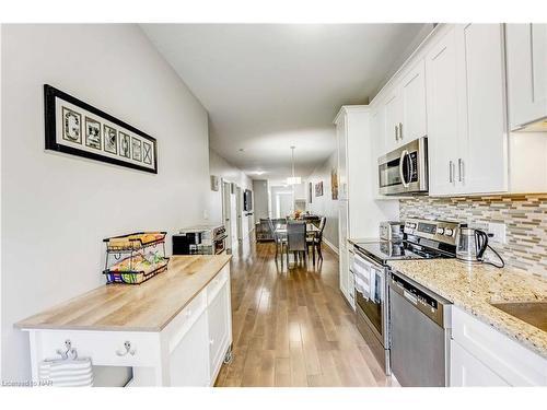 B-90 Ormond Street N, Thorold, ON - Indoor Photo Showing Kitchen With Upgraded Kitchen