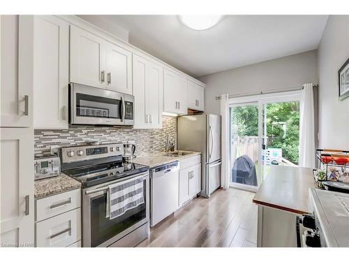 B-90 Ormond Street N, Thorold, ON - Indoor Photo Showing Kitchen With Upgraded Kitchen