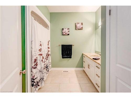 B-90 Ormond Street N, Thorold, ON - Indoor Photo Showing Bathroom