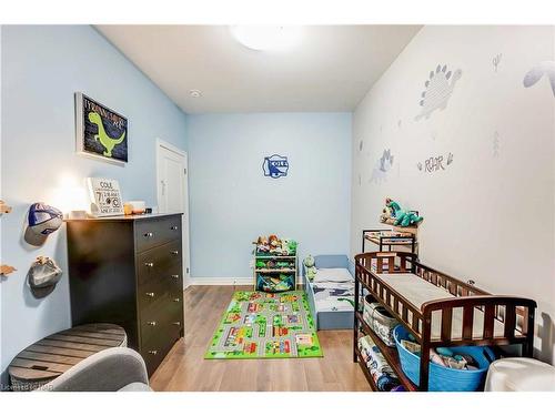 B-90 Ormond Street N, Thorold, ON - Indoor Photo Showing Bedroom