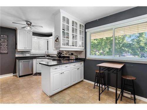 17 St. Lawrence Drive, St. Catharines, ON - Indoor Photo Showing Kitchen