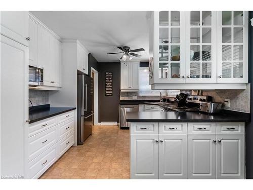 17 St. Lawrence Drive, St. Catharines, ON - Indoor Photo Showing Kitchen