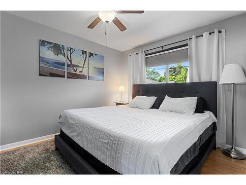 17 St. Lawrence Drive, St. Catharines, ON - Indoor Photo Showing Bedroom