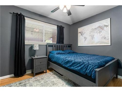 17 St. Lawrence Drive, St. Catharines, ON - Indoor Photo Showing Bedroom