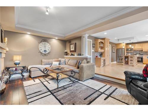 279 Lakeshore Road West Road, Port Colborne, ON - Indoor Photo Showing Living Room