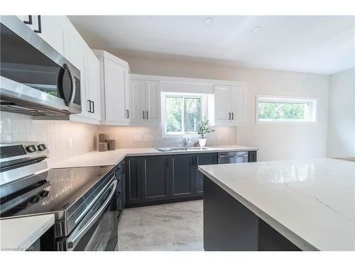 A-427 Vine Street, St. Catharines, ON - Indoor Photo Showing Kitchen With Upgraded Kitchen