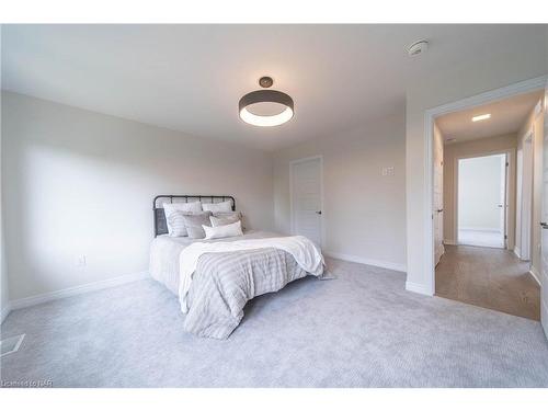 A-427 Vine Street, St. Catharines, ON - Indoor Photo Showing Bedroom