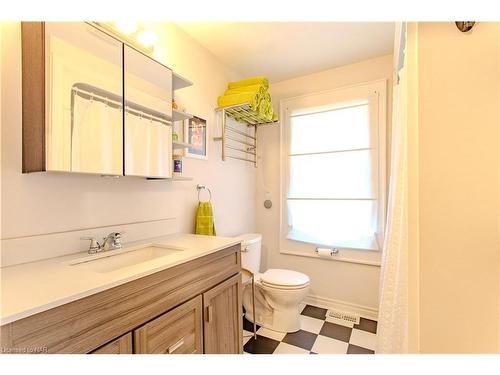 3912 Rebstock Road, Crystal Beach, ON - Indoor Photo Showing Bathroom