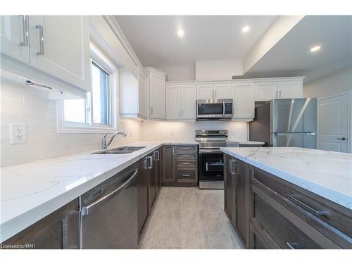 B-427 Vine Street, St. Catharines, ON - Indoor Photo Showing Kitchen With Stainless Steel Kitchen With Double Sink With Upgraded Kitchen