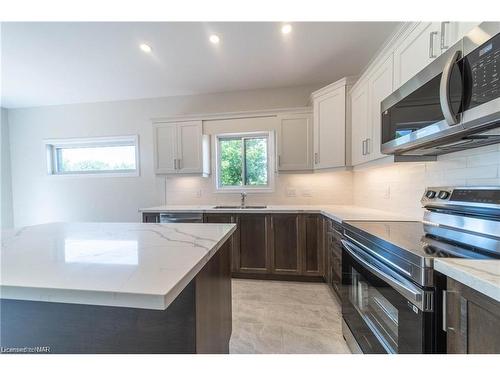 B-427 Vine Street, St. Catharines, ON - Indoor Photo Showing Kitchen With Stainless Steel Kitchen With Double Sink With Upgraded Kitchen