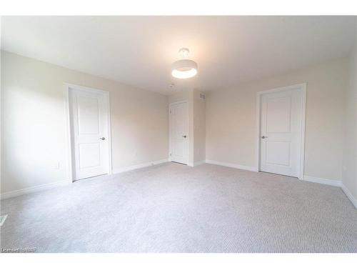 B-427 Vine Street, St. Catharines, ON - Indoor Photo Showing Other Room