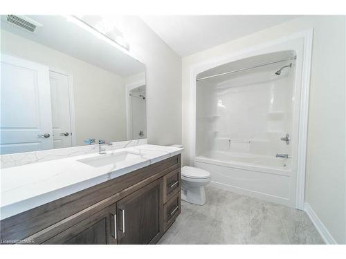 B-427 Vine Street, St. Catharines, ON - Indoor Photo Showing Bathroom