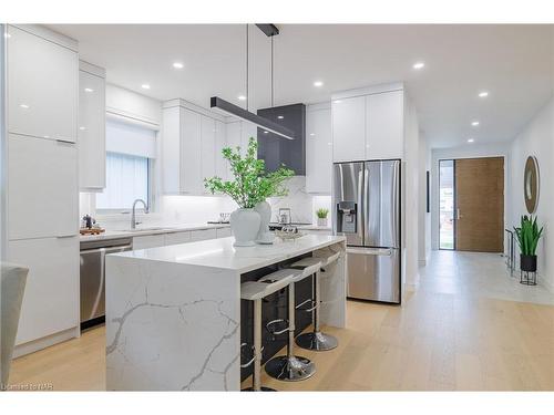 40 Ivy Crescent, Thorold, ON - Indoor Photo Showing Kitchen With Upgraded Kitchen