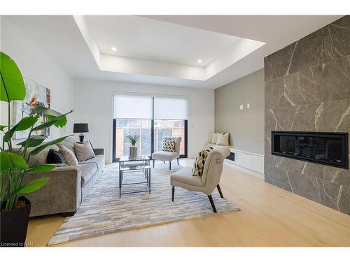 40 Ivy Crescent, Thorold, ON - Indoor Photo Showing Living Room With Fireplace