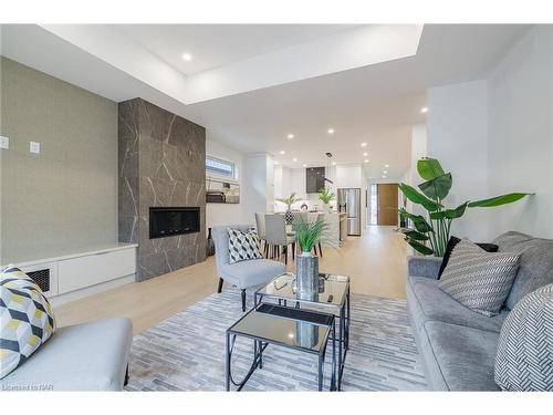 40 Ivy Crescent, Thorold, ON - Indoor Photo Showing Living Room With Fireplace