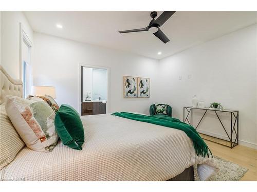 40 Ivy Crescent, Thorold, ON - Indoor Photo Showing Bedroom