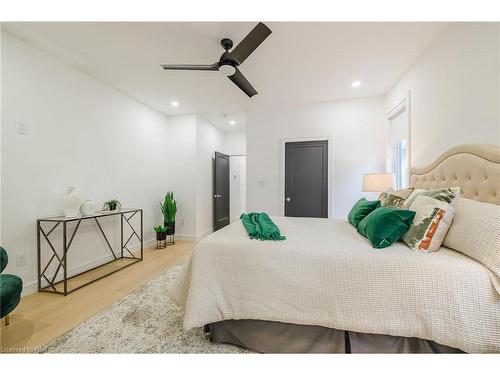 40 Ivy Crescent, Thorold, ON - Indoor Photo Showing Bedroom