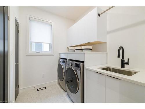 40 Ivy Crescent, Thorold, ON - Indoor Photo Showing Laundry Room