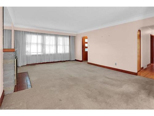 13 Draper Drive, St. Catharines, ON - Indoor Photo Showing Other Room