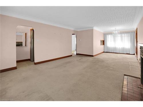 13 Draper Drive, St. Catharines, ON - Indoor Photo Showing Other Room