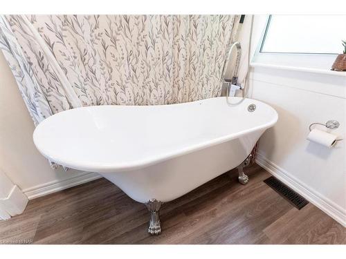 141 Princess Street, Port Colborne, ON - Indoor Photo Showing Bathroom