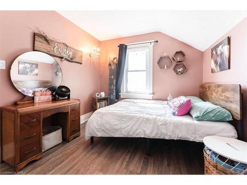 141 Princess Street, Port Colborne, ON - Indoor Photo Showing Bedroom