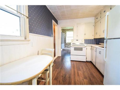 5 Alice Street, St. Catharines, ON - Indoor Photo Showing Kitchen