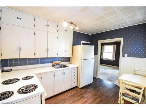 5 Alice Street, St. Catharines, ON - Indoor Photo Showing Kitchen