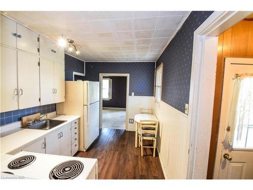 5 Alice Street, St. Catharines, ON - Indoor Photo Showing Kitchen