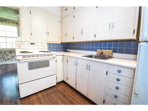 5 Alice Street, St. Catharines, ON - Indoor Photo Showing Kitchen