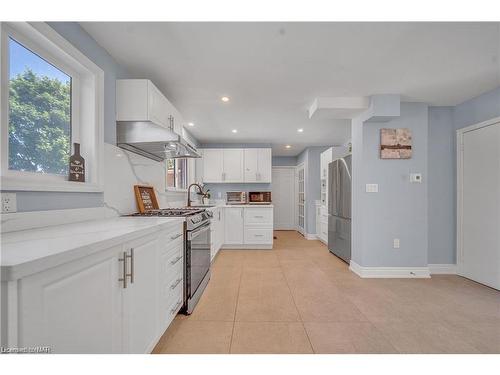 89 Ambleside Drive Sw, Brampton, ON - Indoor Photo Showing Kitchen