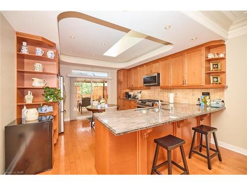 60 Bridgewater Court, Welland, ON - Indoor Photo Showing Kitchen