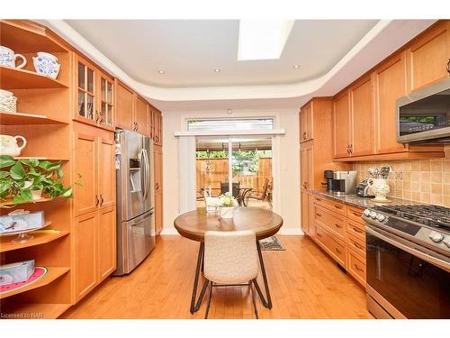 60 Bridgewater Court, Welland, ON - Indoor Photo Showing Kitchen